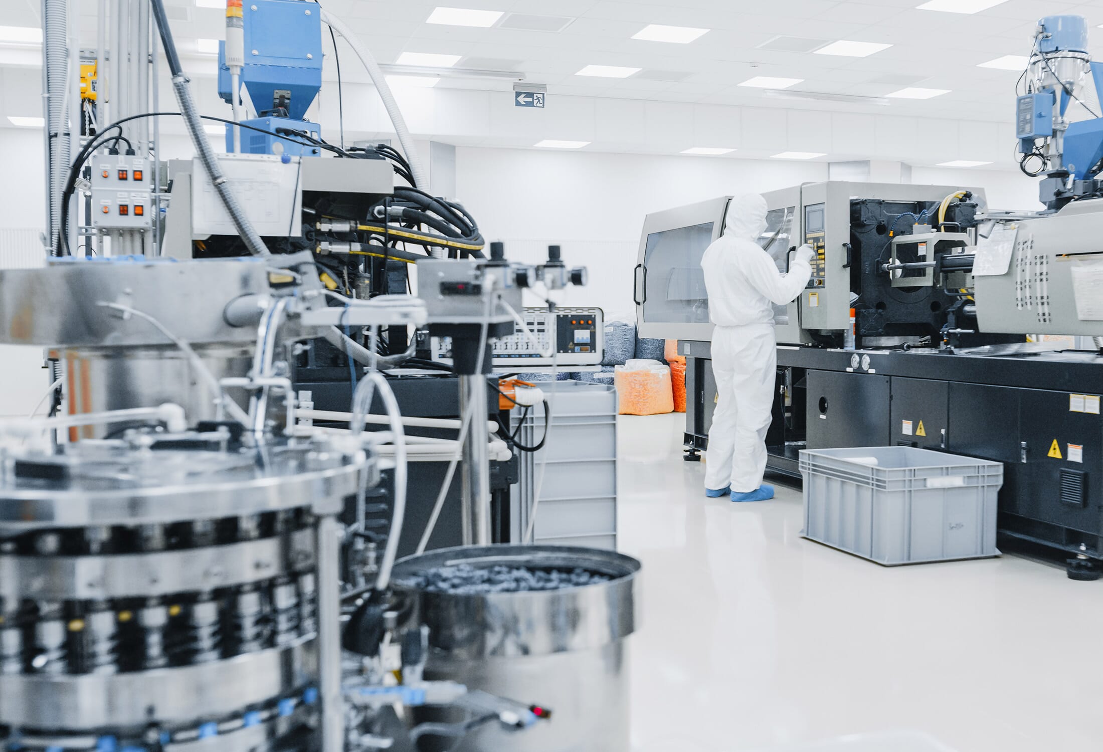 APSX®-C Ceiling Mounted Air Pressure Stabiliser in cleanrooms